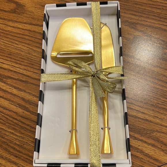 NWT Cheese serving set. Gold finish. - Picture 4 of 7